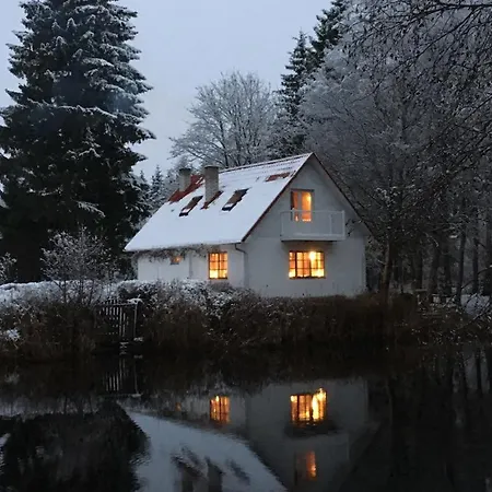 River Villa, 20 Min By Train To Old Town, Big Yard