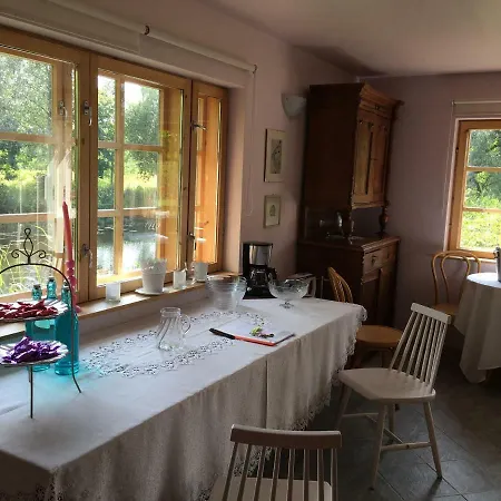 River Villa, 20 Min By Train To Old Town, Big Yard Vakantiehuis Lagedi